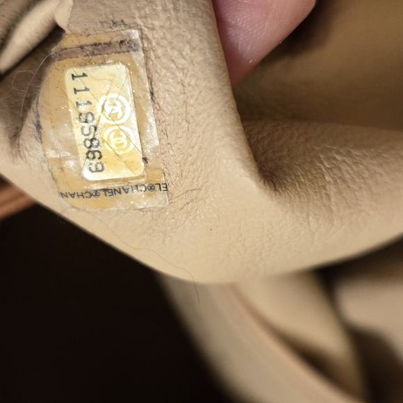 Beautiful Gently used Chanel bag with Chain detailed Straps! - Picture 16 of 16